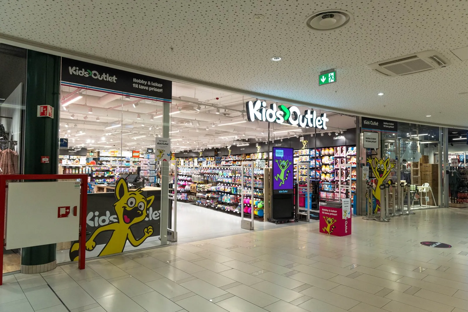 A Kids Outlet storefront
